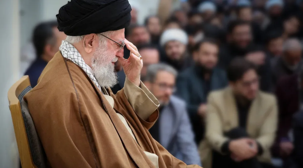 المرشد الإيراني علي خامنئي خلال مجلس عزاء في طهران (موقع المرشد)