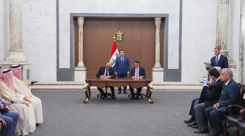 رئيس الوزراء العراقي يشهد توقيع اتفاقية مشروع عقاري مع مجموعة طلعت مصطفى المصرية (رئاسة مجلس الوزراء العراقي)