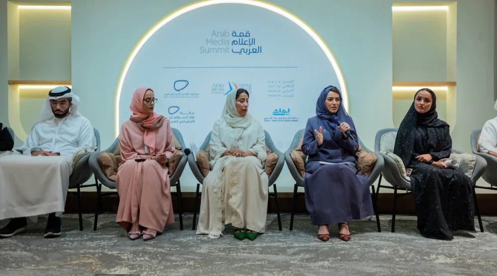 مريم الملا، مدير نادي دبي للصحافة بالإنابة متحدثة عن برنامج قمة الإعلام العربي 2025  (إكس)