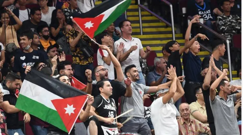 جماهير أردنية تساند منتخب بلادها (أ.ف.ب)