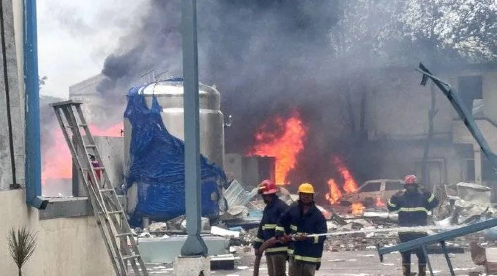 ارتفعت إلى 40 قتيلا و33 جريحا حصيلة انفجار لم تتّضح أسبابه بعد ودمّر الإثنين مصنعا للمواد الكيميائية جنوبي الهند (أ.ف.ب)