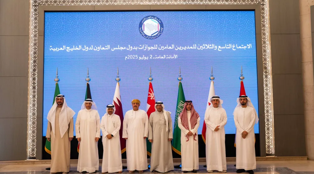جاسم البديوي يلتقي المشاركين في اجتماع المديرين العامين للجوازات بدول الخليج (مجلس التعاون)