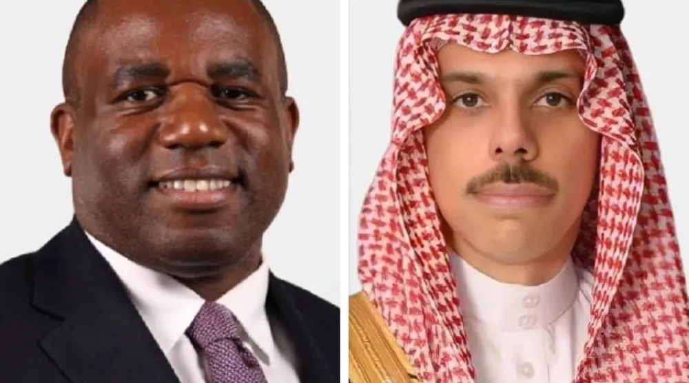 الأمير فيصل بن فرحان والوزير ديفيد لامي (الخارجية السعودية)