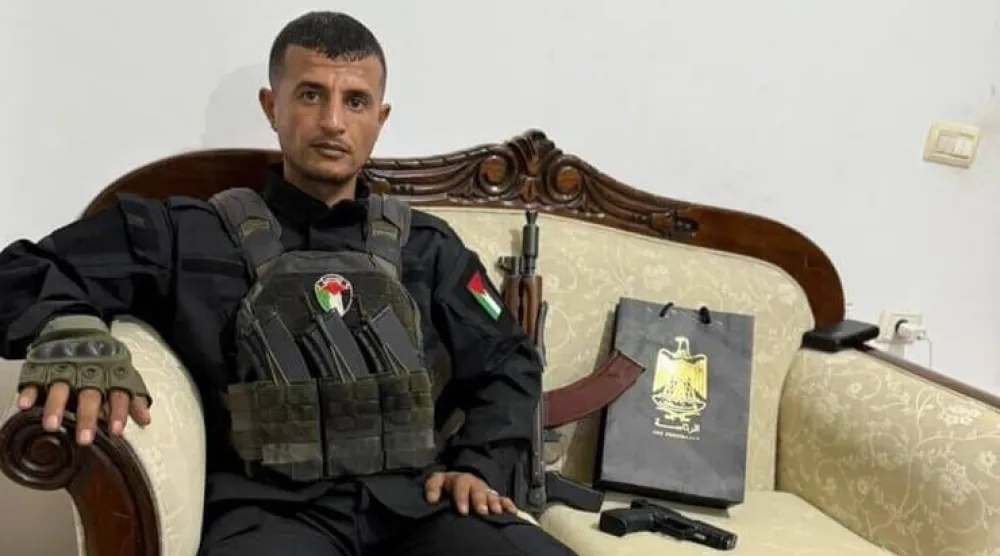 الفلسطيني ياسر أبو شباب الذي يقود ميليشيا مسلحة في غزة تناوئ «حماس» (صورة نشرتها صحيفة يديعوت أحرونوت)