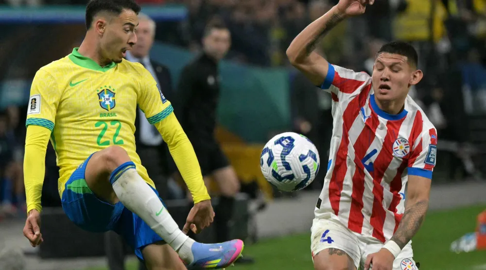 جناح آرسنال ومنتخب البرازيل غابرييل مارتينيلي (يسار) (أ.ف.ب)