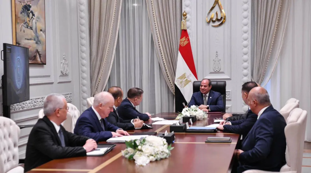 السيسي يستقبل المدير العام لهيئة الدولة للطاقة النووية «روساتوم» الروسية بحضور نظيره المصري ووزير الكهرباء المصري (الرئاسة المصرية)