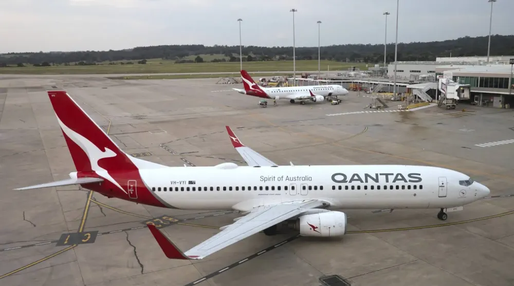 Avustralya'nın Melbourne kentindeki Tullamarine Havalimanı'nda bir Qantas uçağı (AP)
