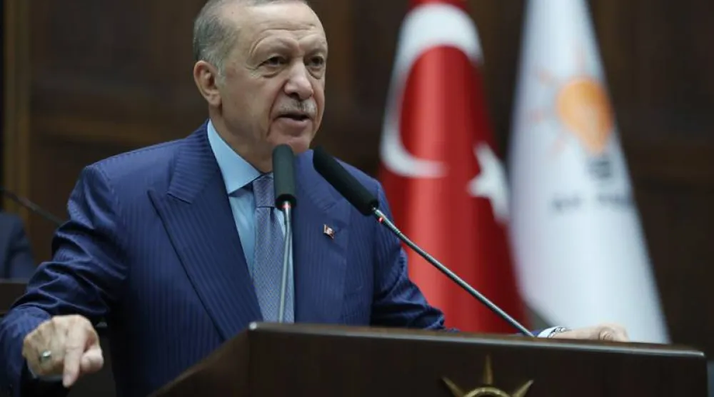 الرئيس التركي رجب طيب إردوغان خلال كلمة له أمام نواب حزبه في البرلمان (الرئاسة التركية)