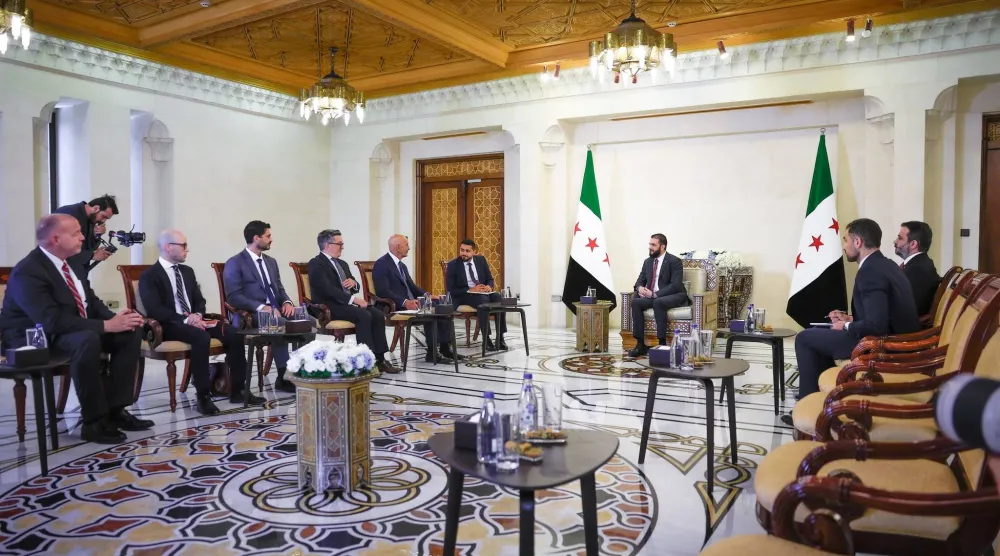 الرئيس الشرع يلتقي المبعوث الخاص للولايات المتحدة الأميركية إلى سوريا (سانا) 