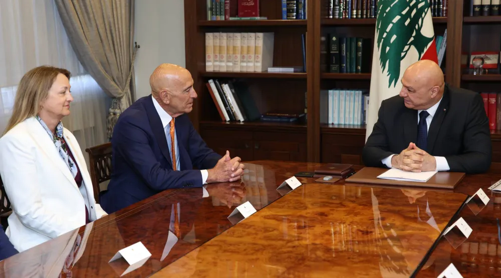 الرئيس اللبناني جوزيف عون مجتمعاً مع المبعوث الأميركي توم برّاك يوم الاثنين (رئاسة الجمهورية) 