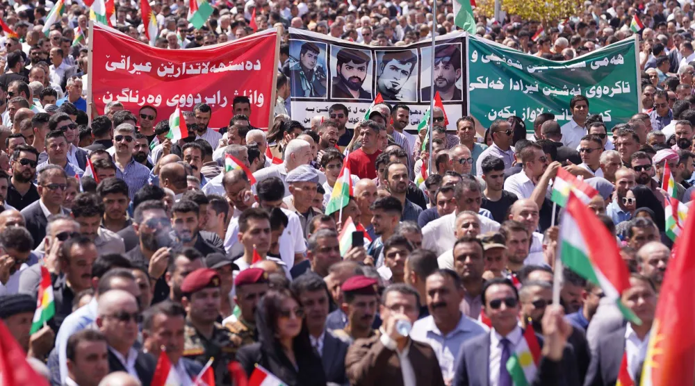 مظاهرة في مدينة دهوك بإقليم كردستان احتجاجاً على عدم دفع رواتب الموظفين في سبتمبر 2023 (أ.ف.ب)