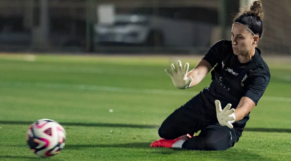 نويليا خلال مشاركتها في تدريبات الهلال (الشرق الأوسط)