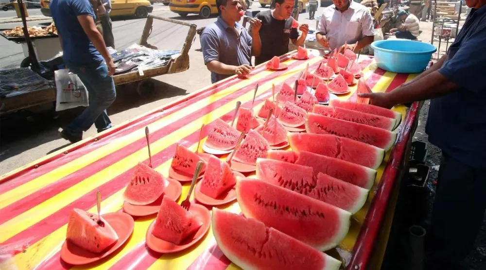 البطيخ وجبة خفيفة حلوة ومنعشة بشكل طبيعي (أ.ف.ب)
