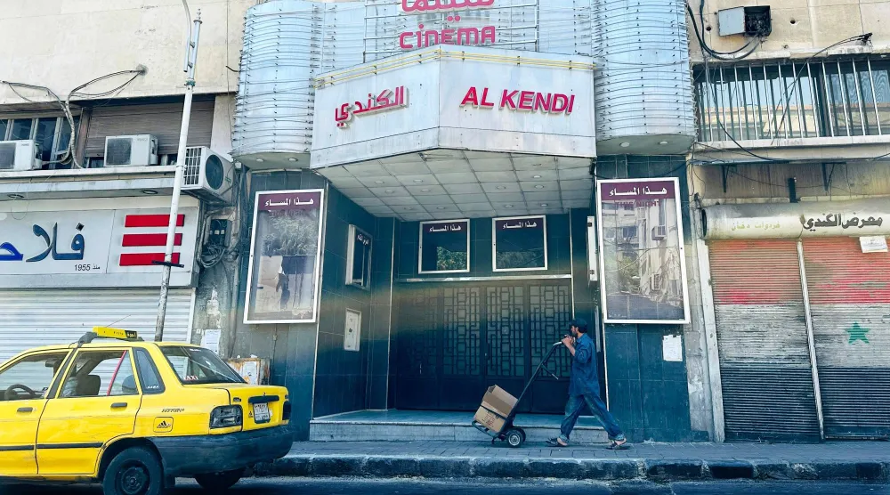 مدخل «سينما كندي» بدمشق الجمعة (أ.ف.ب)