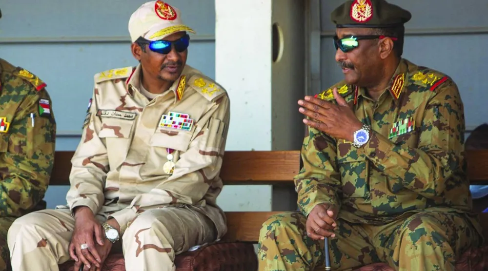 قائد الجيش عبد الفتاح البرهان وقائد «قوات الدعم السريع» محمد حمدان دقلو أيام تحالفهما (أرشيفية)
