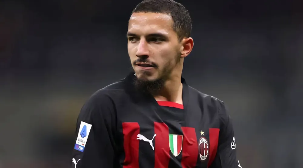 لاعب الوسط الجزائري إسماعيل بن ناصر (نادي ميلان)