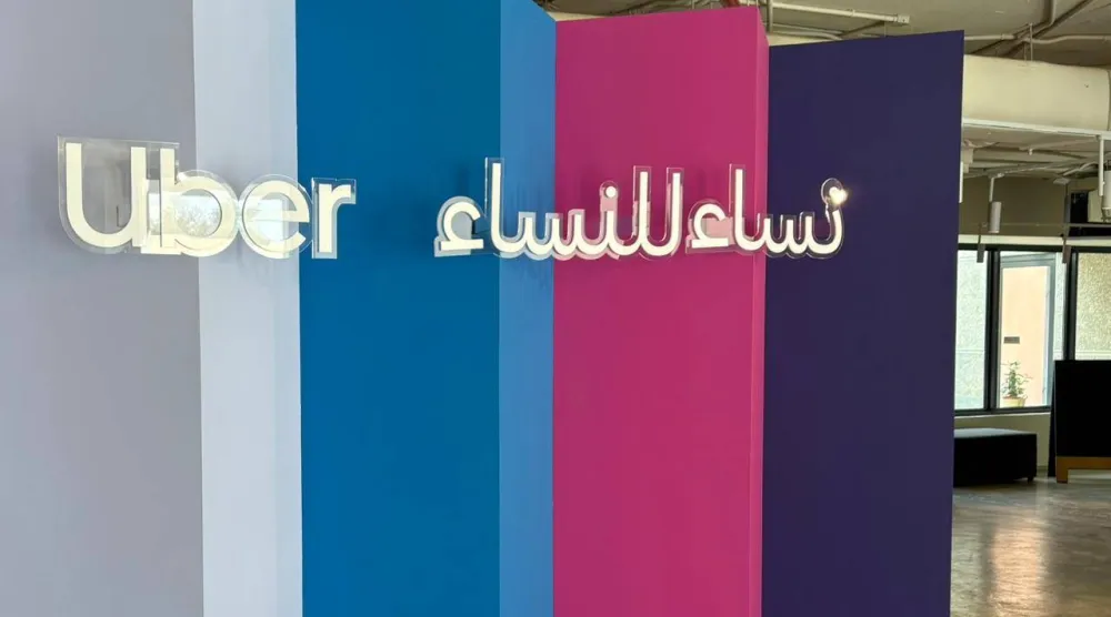 جانب من فعالية إطلاق خدمة السائقات لـ«أوبر» (الشرق الأوسط)