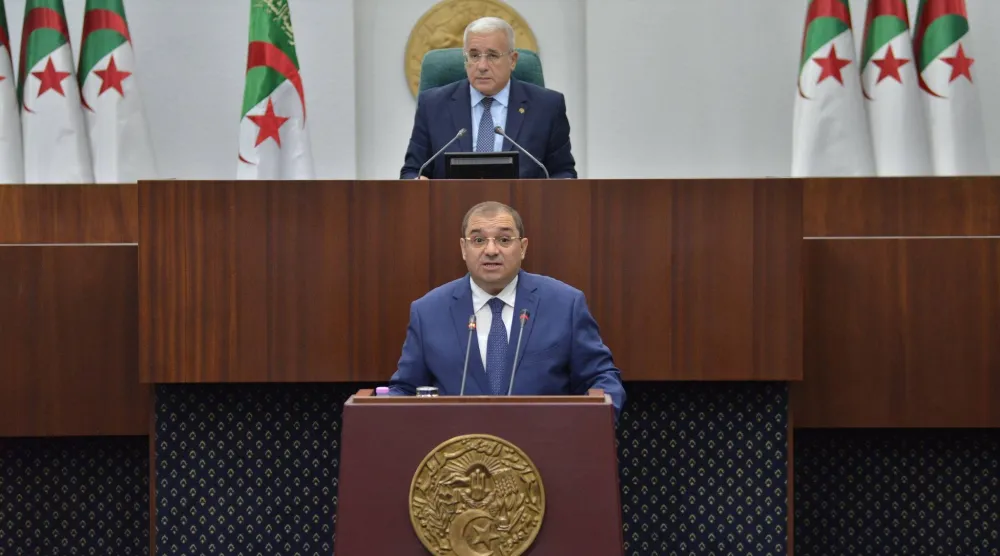 وزير العدل الجزائري خلال عرض مشروع قانون الوقاية من غسل الأموال ومكافحة تمويل الإرهاب (البرلمان)