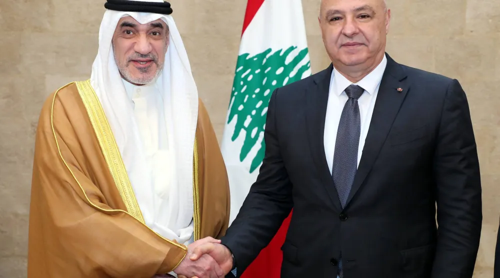 الرئيس اللبناني جوزيف عون مستقبلاً النائب الأول لرئيس مجلس الوزراء الكويتي الشيخ فهد يوسف سعود الصباح (الرئاسة اللبنانية)