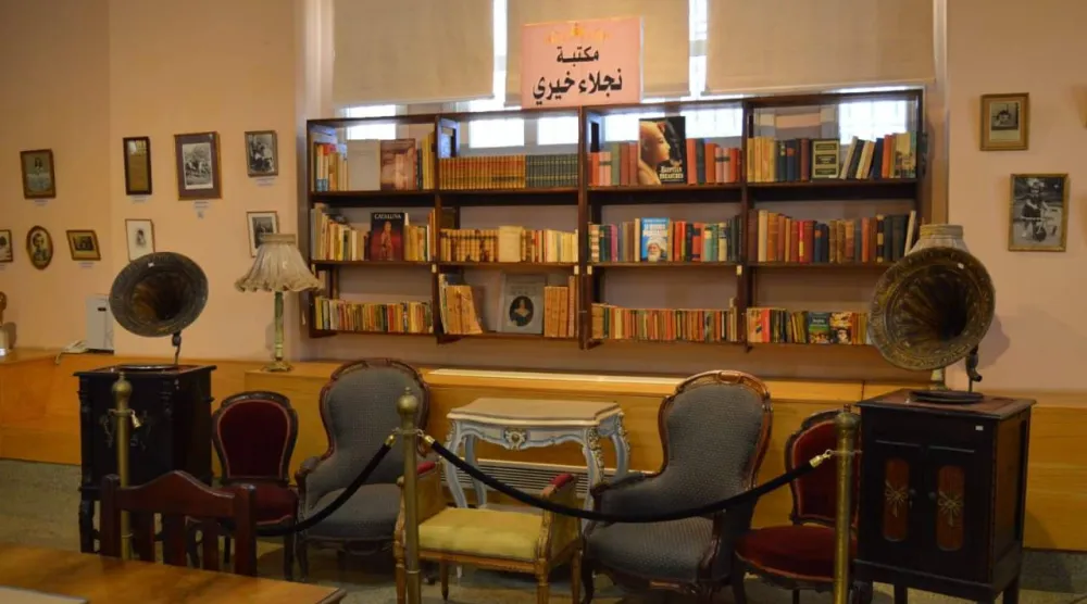 مكتبة حفيدة الخديو إسماعيل في متحف المركبات الملكية (وزارة السياحة والآثار)