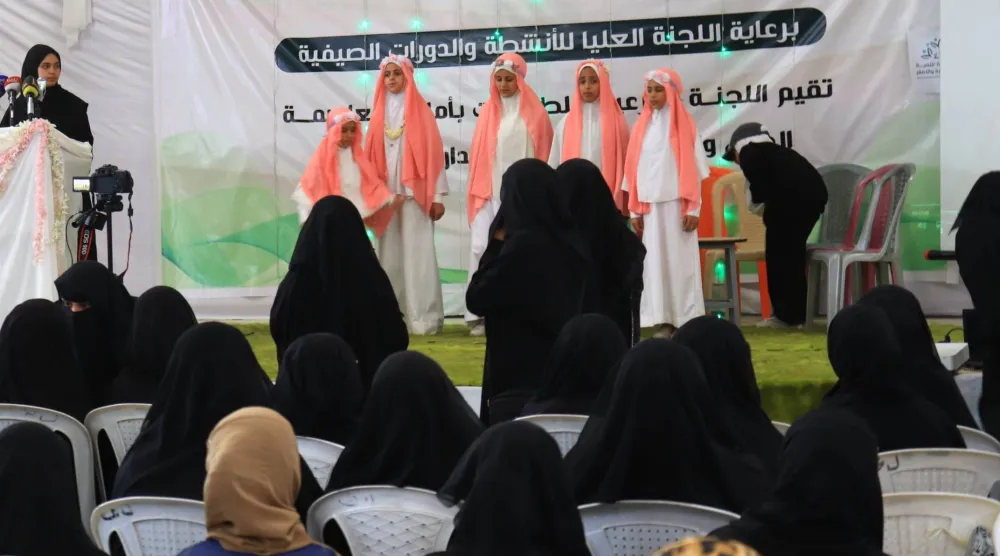 الجماعة الحوثية فرضت على الطالبات ارتداء أزياء دخيلة على المجتمع اليمني (إعلام حوثي)
