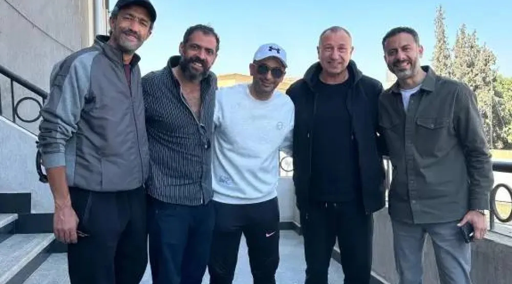 محمود الخطيب يتوسط محمد فراج والمنتج أحمد الجنايني والمخرج وليد الحلفاوي وخالد كمال (منصة نتفليكس)