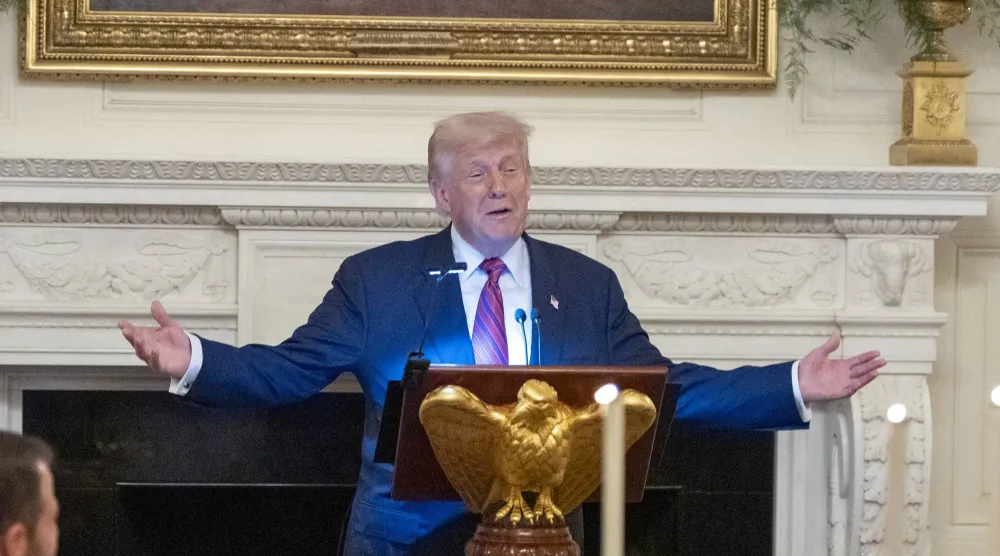 الرئيس الأميركي دونالد ترمب في غرفة الطعام بالبيت الأبيض (أ.ب)