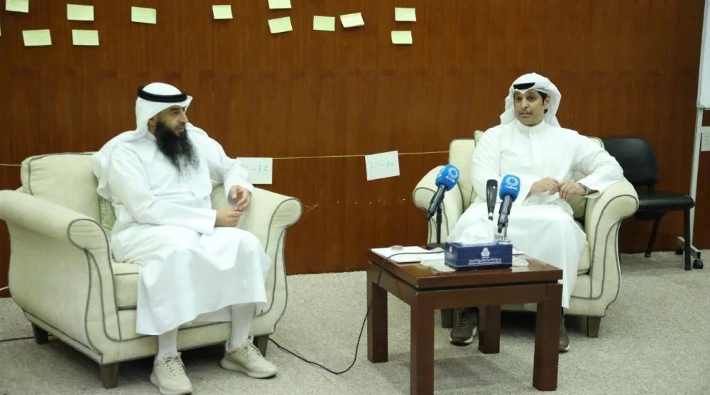 عبد الرحمن المطيري وزير الإعلام والثقافة الكويتي خلال ورشة خاصة باستراتيجية وزارة الإعلام (كونا)