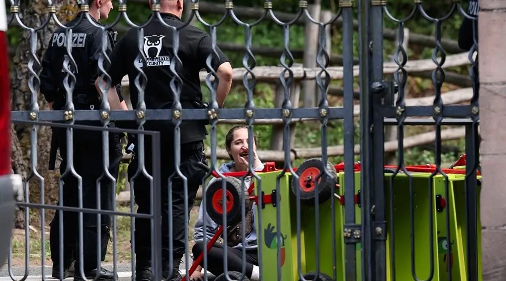  29 July 2025, Nuremberg: A demonstrator from Animal Rebellion is arrested by the police and the zoo's security service after entering the grounds of Nuremberg Zoo. (dpa)