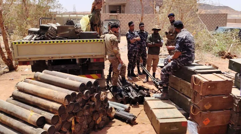 صورة وزعها «الجيش الوطني» الليبي لضبط مخزن سلاح في سبها