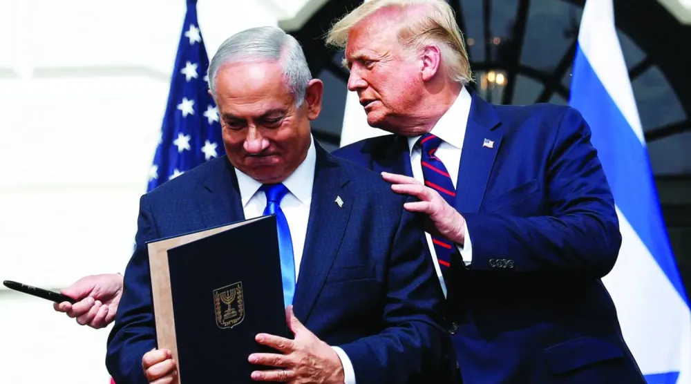 İsrail Başbakanı Binyamin Netanyahu, 15 Eylül 2020'de Washington'da İbrahim Anlaşmaları’nın imzalanmasının ardından ABD Başkanı Donald Trump ile birlikte (Reuters)