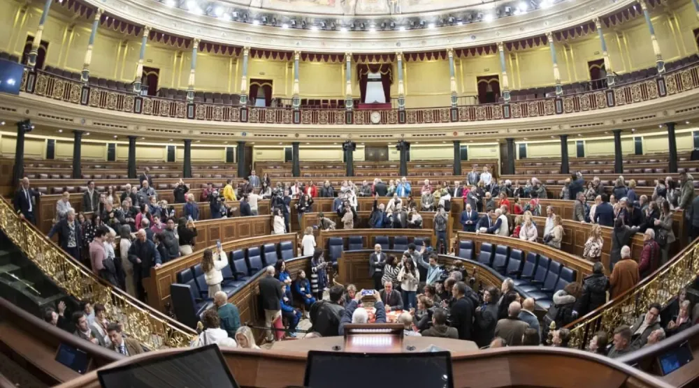 İspanya Parlamentosu Salonu (Parlamento'nun Facebook sayfası)