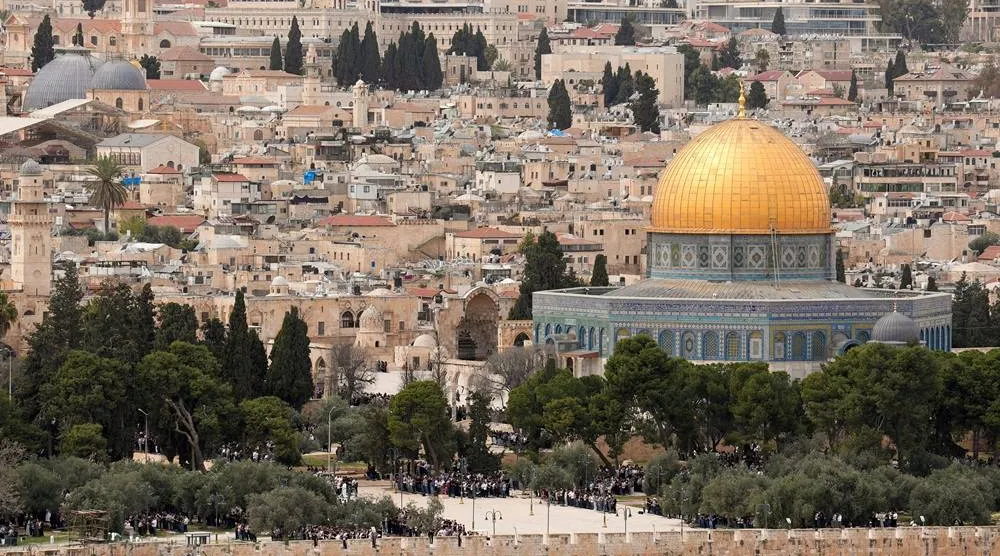 A general view of Al-Aqsa Mosque compound, also known to Jews as Temple Mount, as Muslim worshippers attend the last Friday prayers of the holy fasting month of Ramadan, in Jerusalem, March 28, 2025. (Reuters)