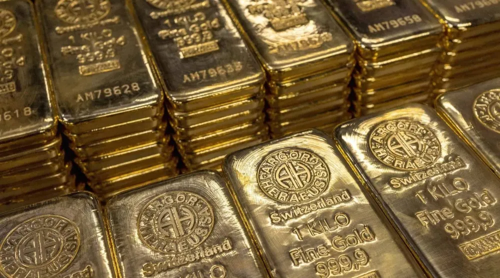 سبائك ذهبية في أحد مصانع الإنتاج بسويسرا (رويترز)