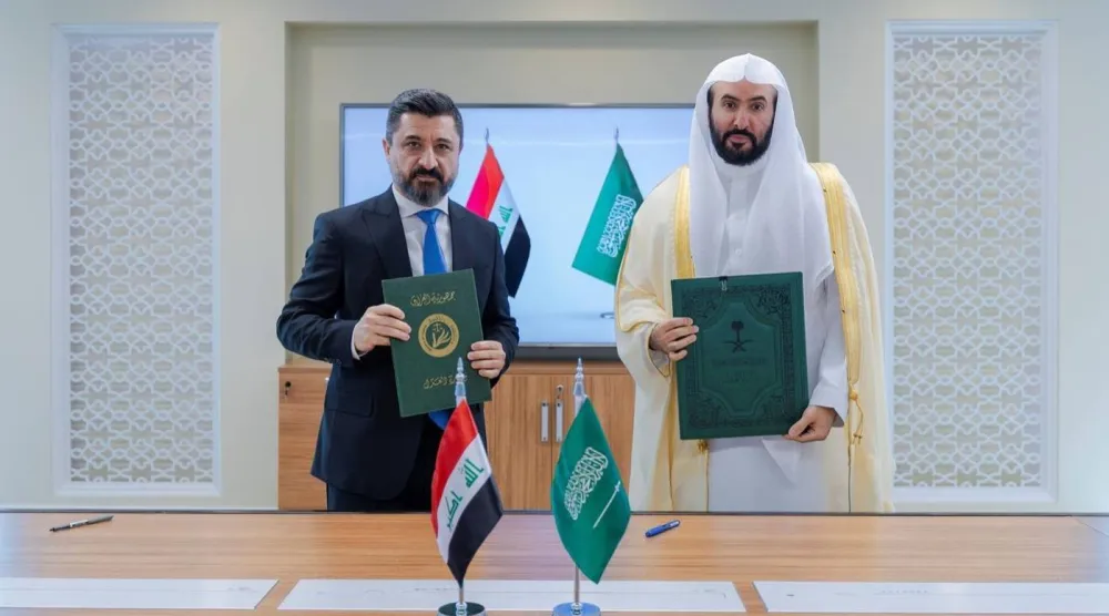 وزيرا العدل السعودي والعراقي عقب التوقيع على البرنامج التنفيذي للتعاون بين البلدين (واس)