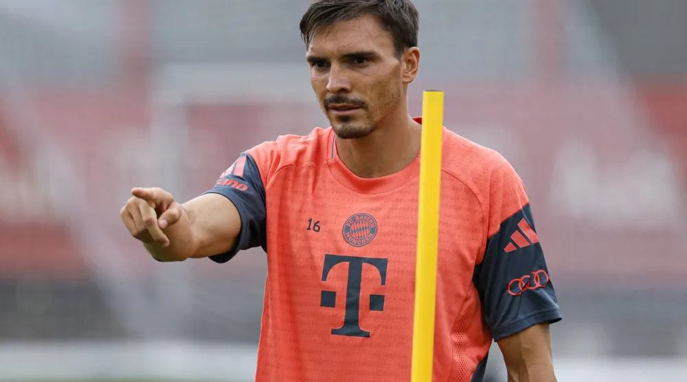 لاعب الوسط البرتغالي جواو بالينيا (رويترز)