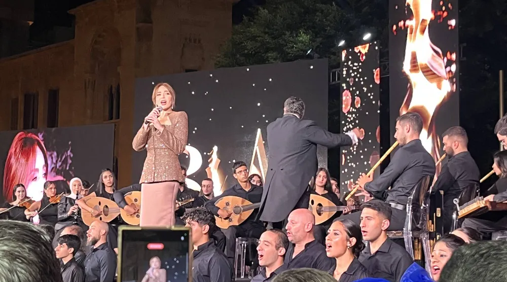عبير نعمة استهلت السهرة بأغنية «ردني إلى بلادي» (إنستغرام)