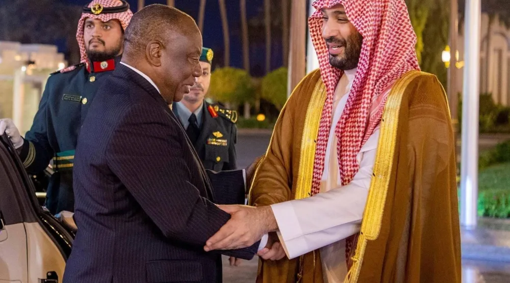 ولي العهد السعودي لدى استقباله رئيس جنوب أفريقيا في جدة أكتوبر 2022 (واس)
