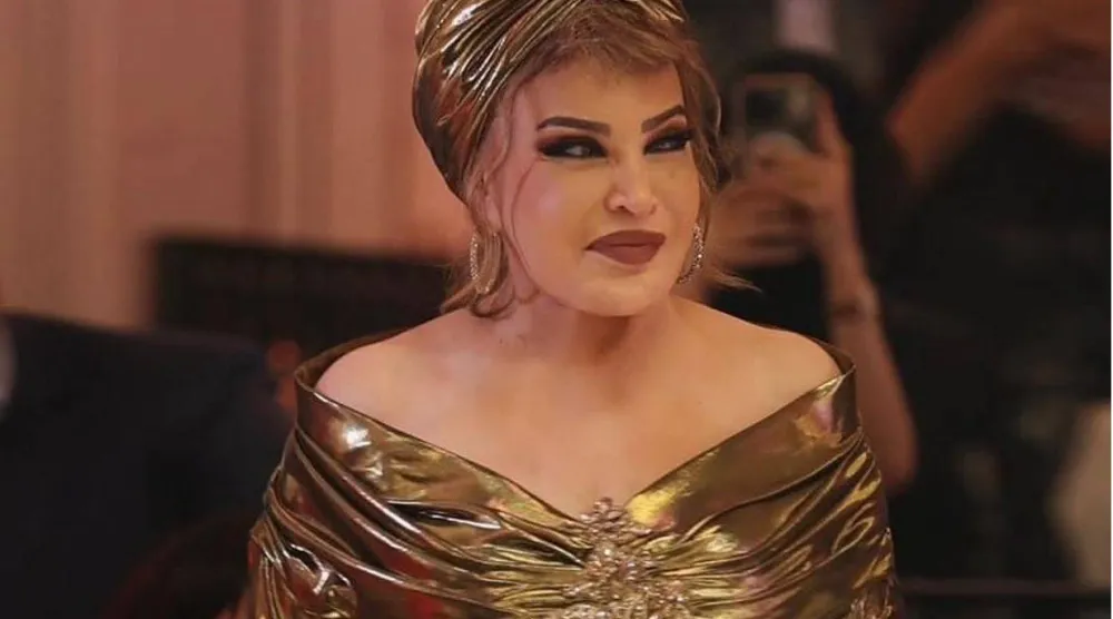 صفية العمري خلال حفل تكريمها في جدة (صفحتها على «فيسبوك»)