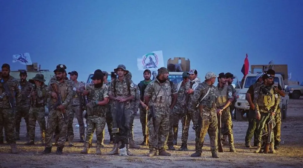 عناصر من «الحشد الشعبي» خلال دورية استطلاع في موقع شمال بغداد (أرشيفية - إعلام الهيئة)