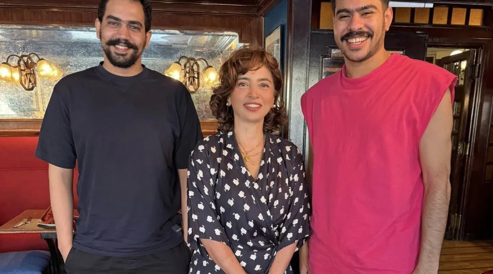 ساندرا نشات تشارك في إخراج مسلسل «فخر الدلتا» (حساب الفنان أحمد رمزي على موقع «فيسبوك»)