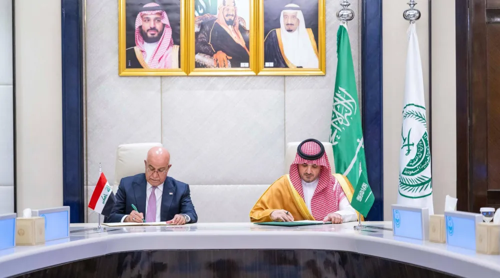 وزير الداخلية السعودي الأمير عبد العزيز بن سعود ووزير الصحة العراقي د. صالح الحسناوي يوقّعان مذكرة تفاهم في مكافحة المخدرات (واس)
