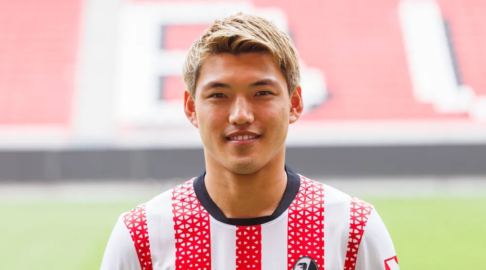 FILED - 30 July 2025, Baden-Württemberg, Freiburg: Freiburg's Ritsu Doan poses for a photo at the Europa-Park stadium. Photo: Philipp von Ditfurth/dpa