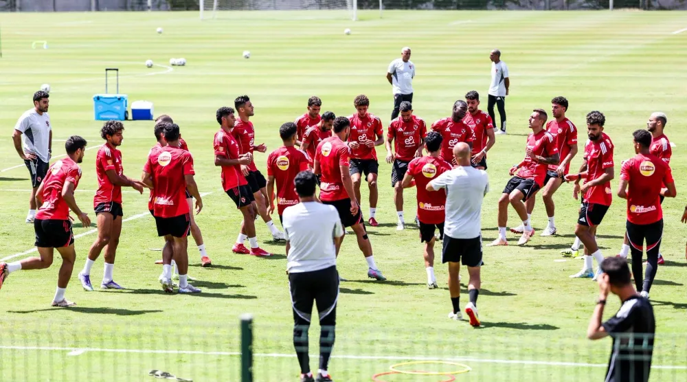 أندية الدوري المصري أبرمت في سوق الانتقالات 329 صفقة بـ23 مليون يورو (الأهلي المصري)