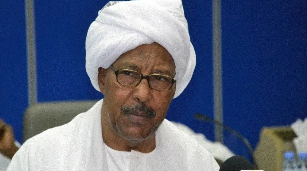عبد الرحيم محمد حسين وزير الدفاع في عهد البشير (أرشيفية متداولة)
