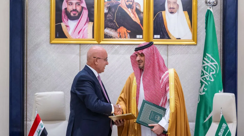 وزير الداخلية السعودي الأمير عبد العزيز بن سعود ووزير الصحة العراقي د. صالح الحسناوي يوقّعان مذكرة تفاهم في مكافحة المخدرات (واس)