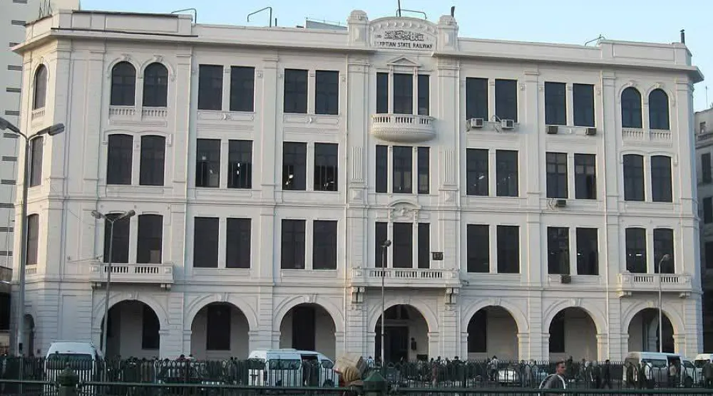 مبنى الإدارة الهندسية للسكك الحديدية بميدان رمسيس (صفحة ديوان المعماريين على فيسبوك)