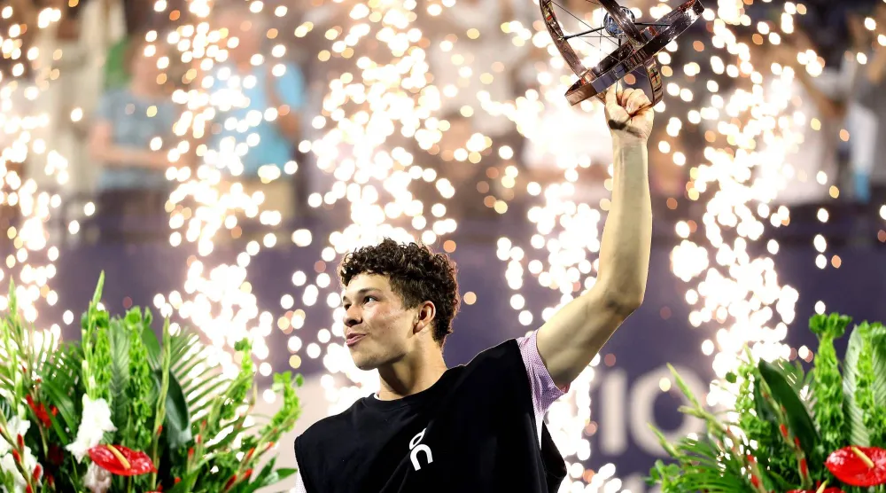 TORONTO, ONTARIO - AUGUST 07: Ben Shelton of the United States celebrates with the trophy after defeating Karen Khachanov during the Singles Final of the National Bank Open Presented by Rogers at Sobeys Stadium on August 07, 2025 in Toronto, Ontario.   Matthew Stockman/Getty Images/AFP