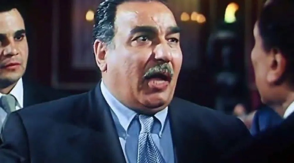 الفنان سيد صادق في لقطة من فيلم «التجربة الدنماركية» (حساب نقابة المهن السينمائية على فيسبوك)