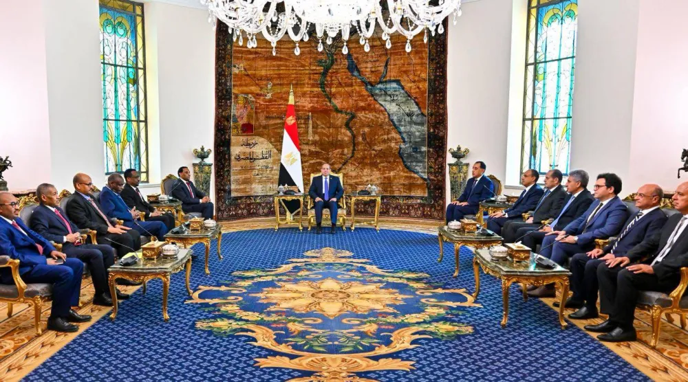 الرئيس المصري عبد الفتاح السيسي خلال استقبال رئيس مجلس الوزراء السوداني الانتقالي كامل إدريس في القاهرة الخميس (الرئاسة المصرية)